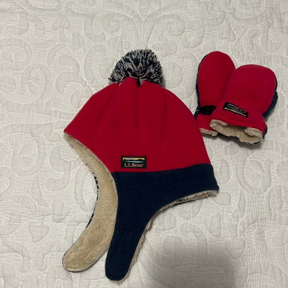 L.L. Bean Toddlers Hat and Mittens 6-12 Months